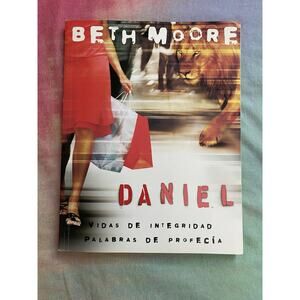 Daniel Lives of Integrity Words of Prophecy Beth Moore Workbook Spanish Espanol